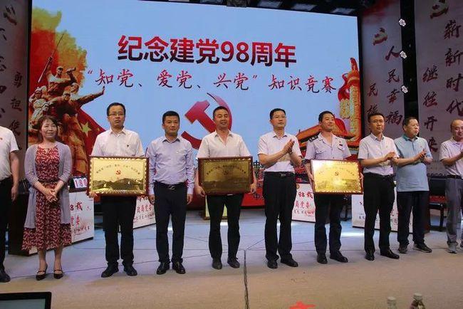 55岁的邓文迪:如何焕发新生,重拾青春魅力,让年轻男友自愧不如